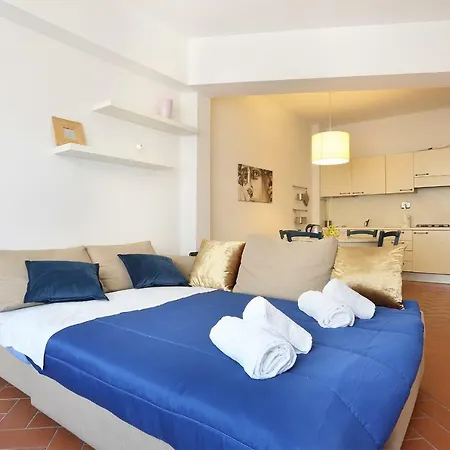 Golden Jack - Sweet Dreams In Apartment Florenz